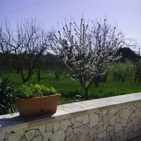 Trulli In Valle D'itria Cisternino